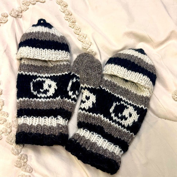 Yin and Yang Knitted Wool Fingerless Gloves Lined Mittens - Picture 3 of 9